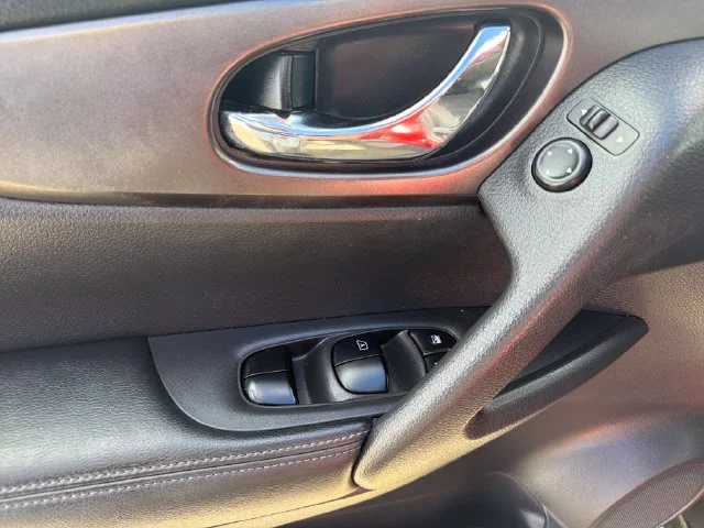 Used 2016 Red Nissan SV image 15