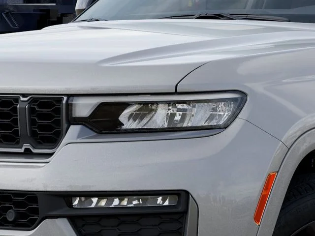 New 2026 Silver Zynith Exterior Paint Jeep Limited Reserve image 10