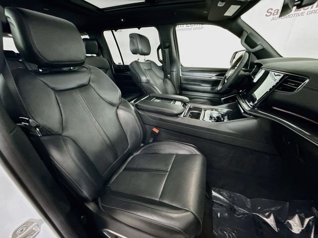 Used 2024 White Jeep Base image 31