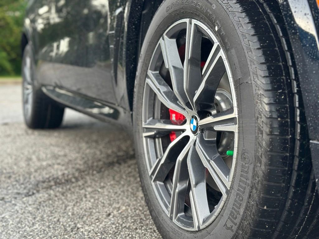New 2026 Carbon Black Metallic BMW xDrive40i image 9
