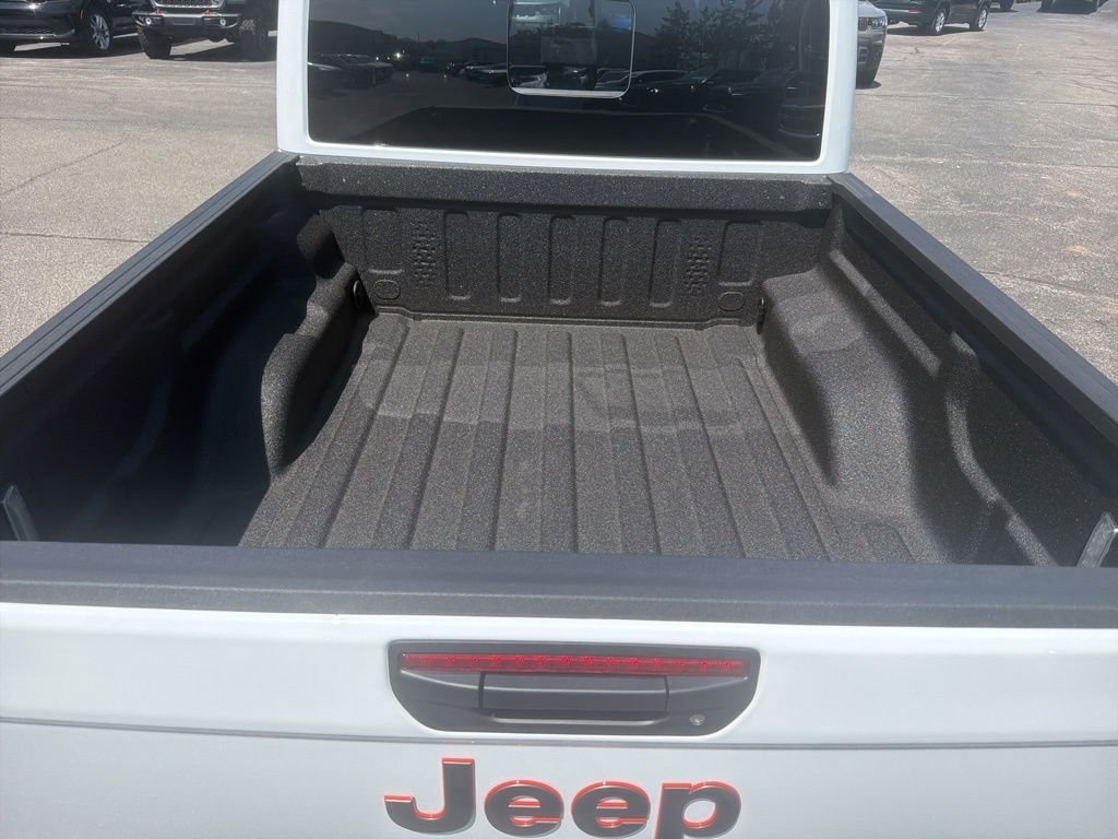 New 2026 Bright White Clear-Coat Exterior Paint Jeep Mojave X image 5