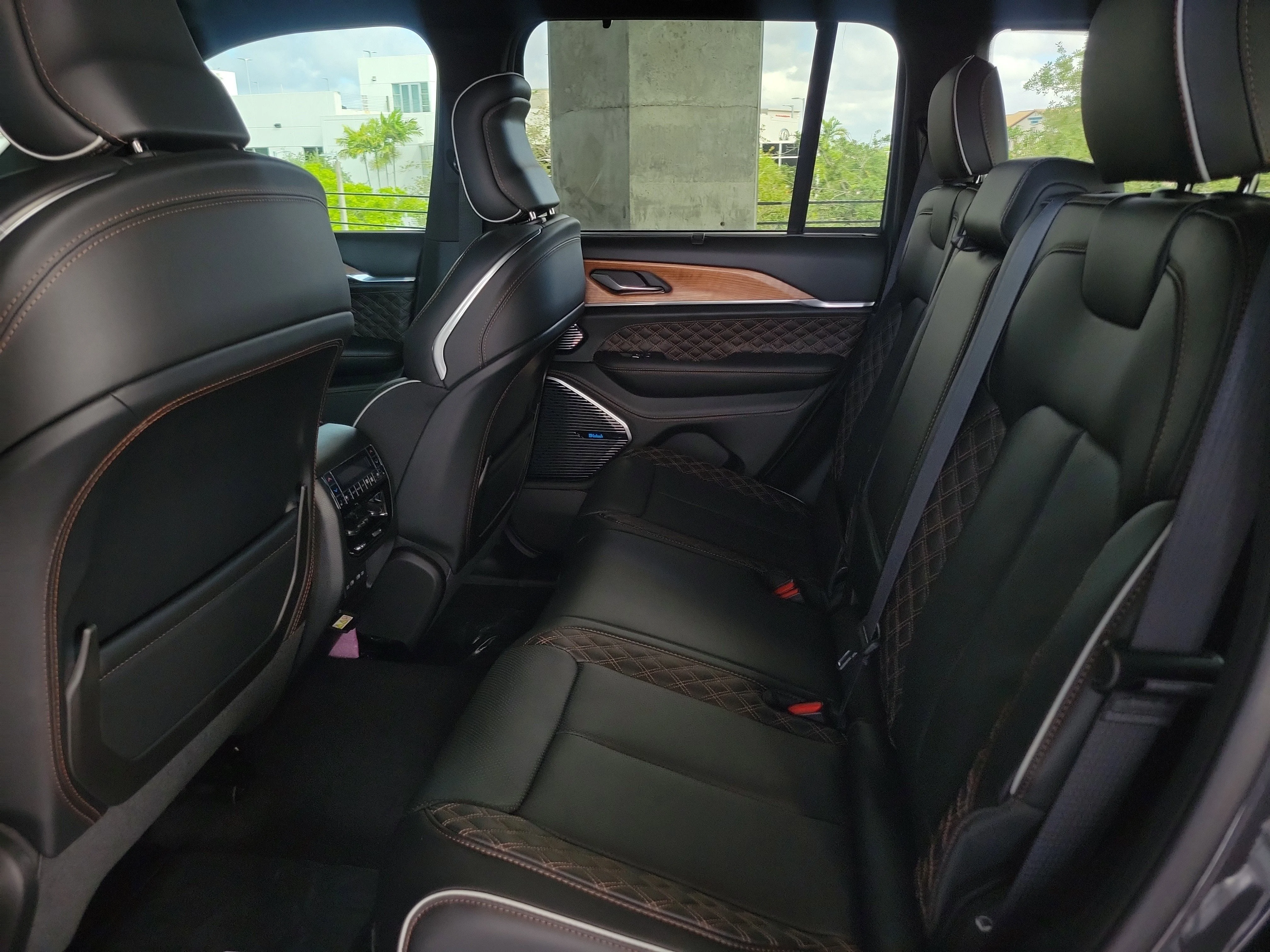 New 2026 Baltic Gray Metallic Clear-Coat Exterior Paint Jeep Summit image 7