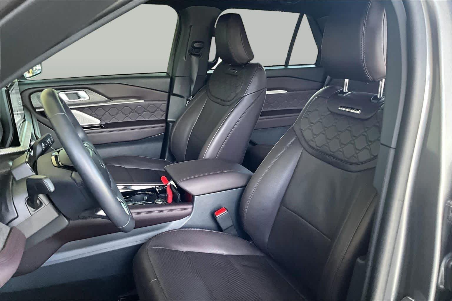 Used 2025 Carbonized Gray Metallic Ford Platinum image 8
