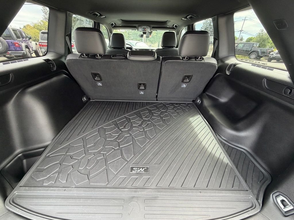 Used 2025 Silver Jeep Altitude X image 27