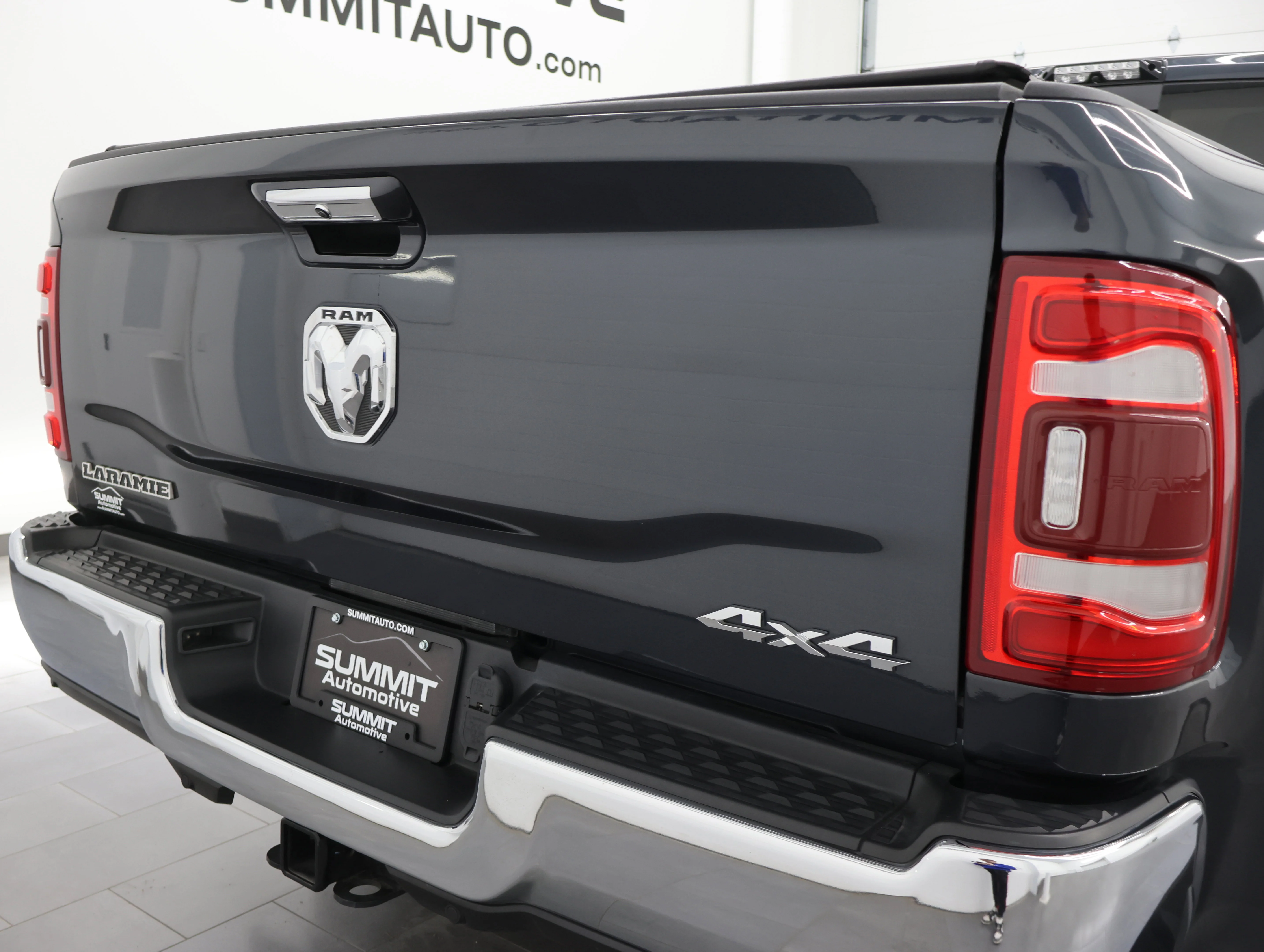 Used 2019 Maximum Steel Metallic Clearcoat Ram Laramie image 29
