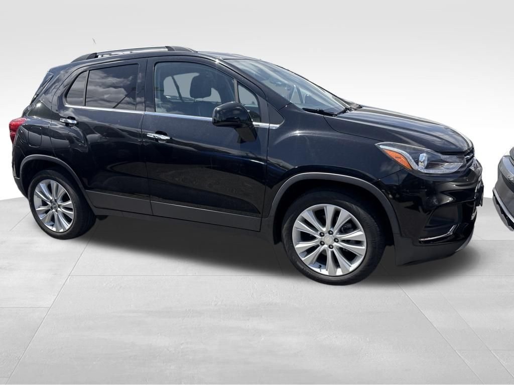 Used 2018 Black Chevrolet Premier image 9