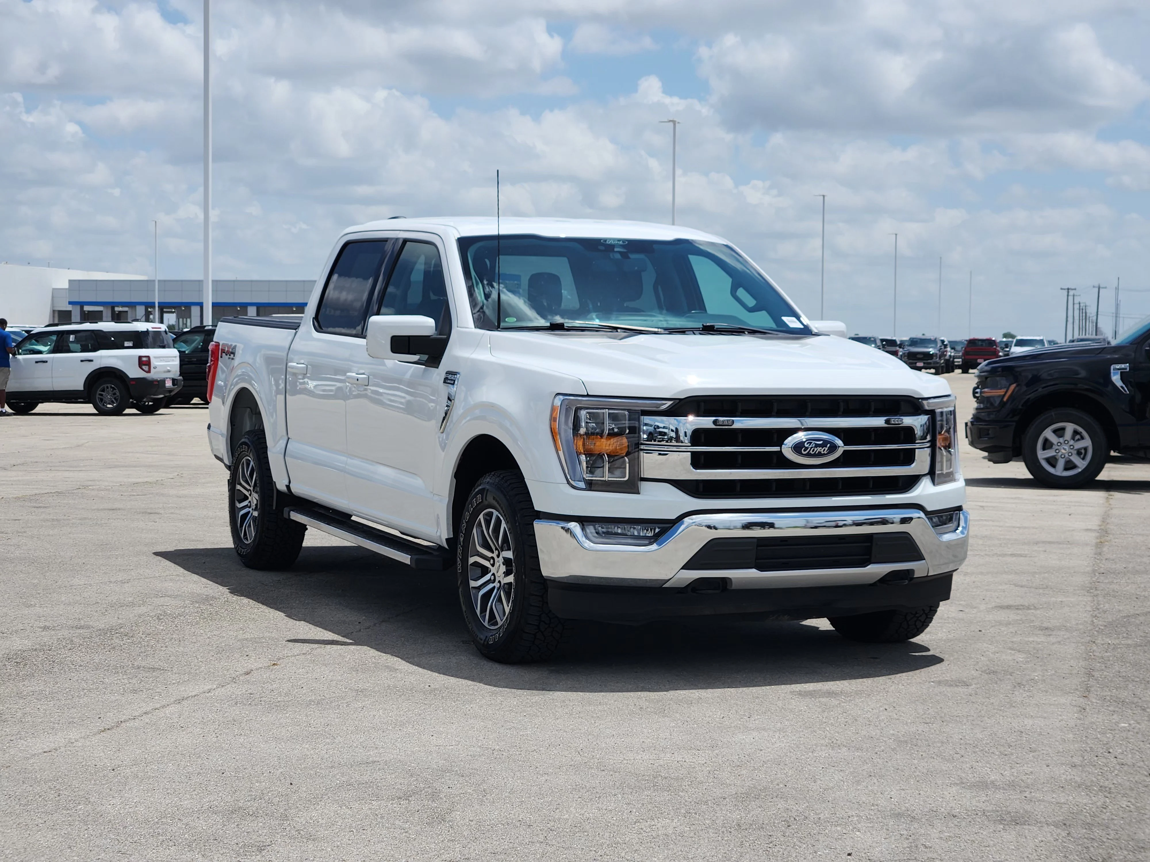 Used 2021  Ford Lariat image 3