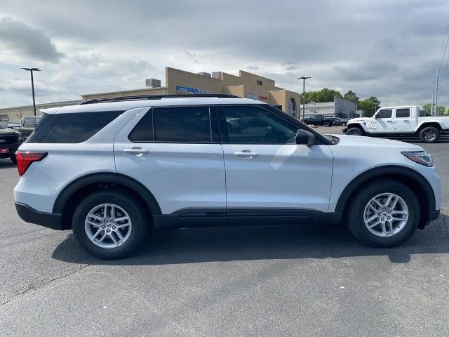 New 2026 Space White Metallic Ford Active image 9