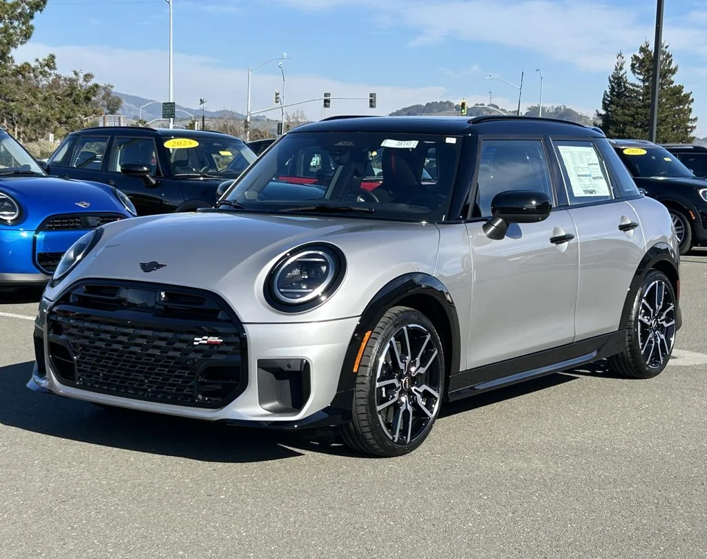 2026 MINI Hardtop Cooper S's photo