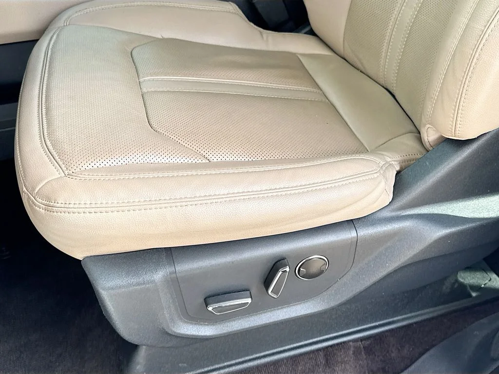 Used 2022 White Ford Limited image 21