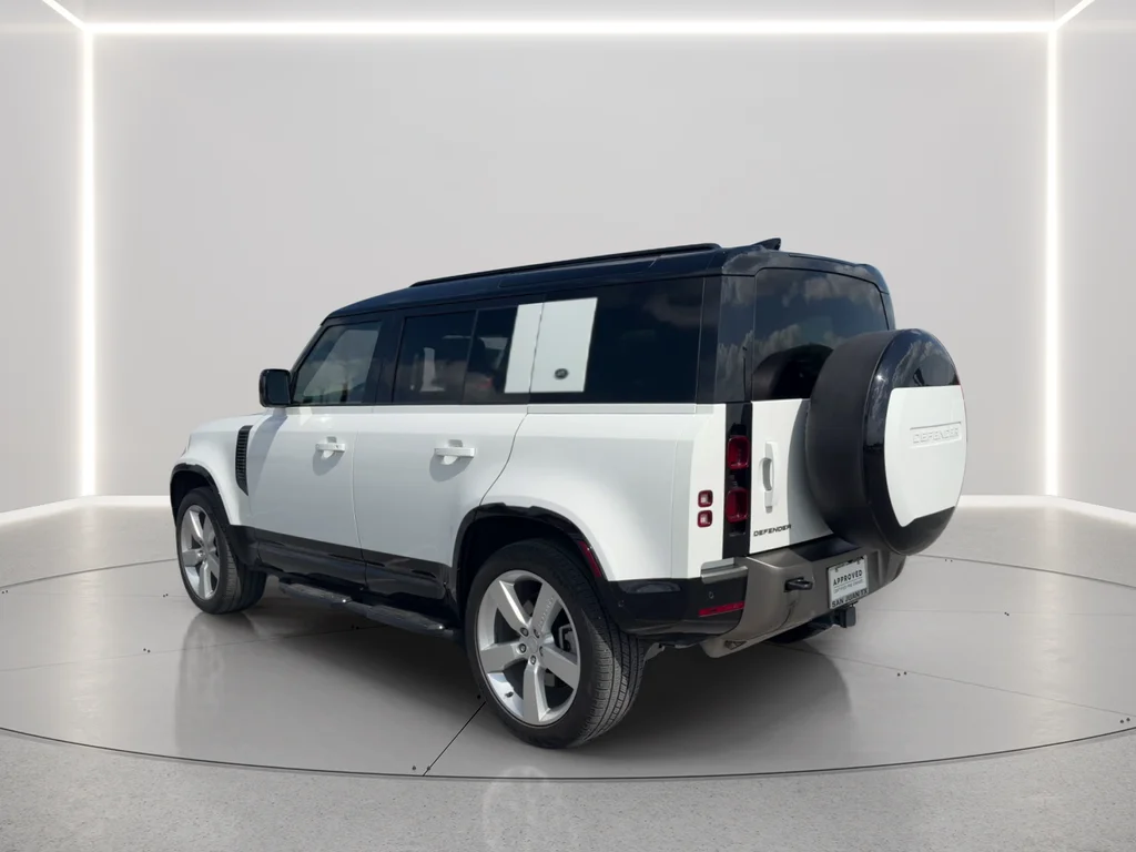 Used 2024  Land Rover X-Dynamic SE image 7