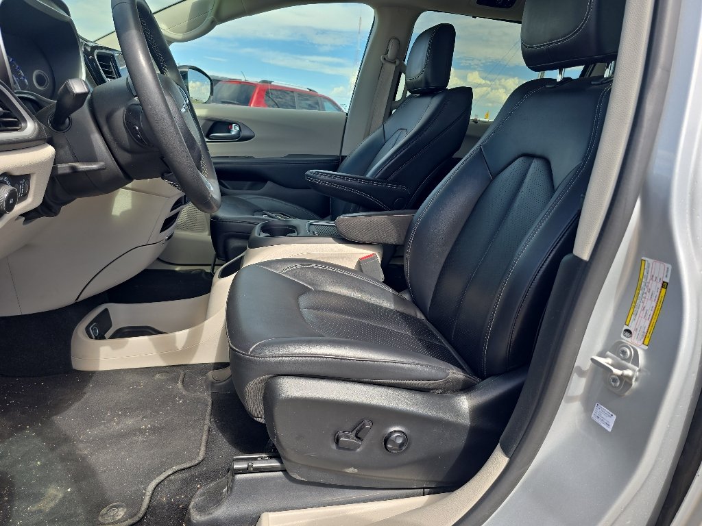 Used 2024 Silver Chrysler Touring L image 10