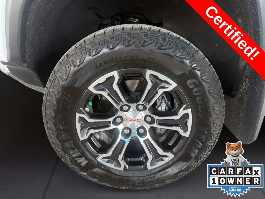 Used 2025 White GMC AT4 image 9