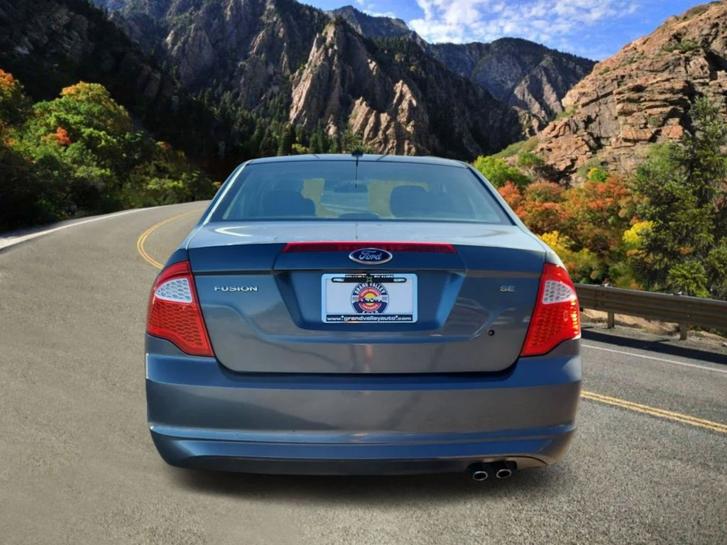 Used 2012 Blue Ford SE image 4