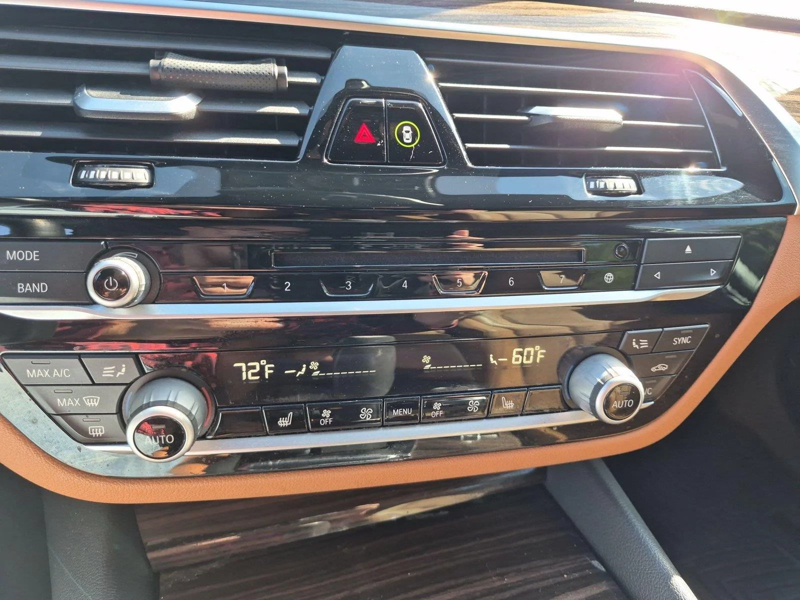 Used 2019 Mineral White Metallic BMW 530i xDrive image 28