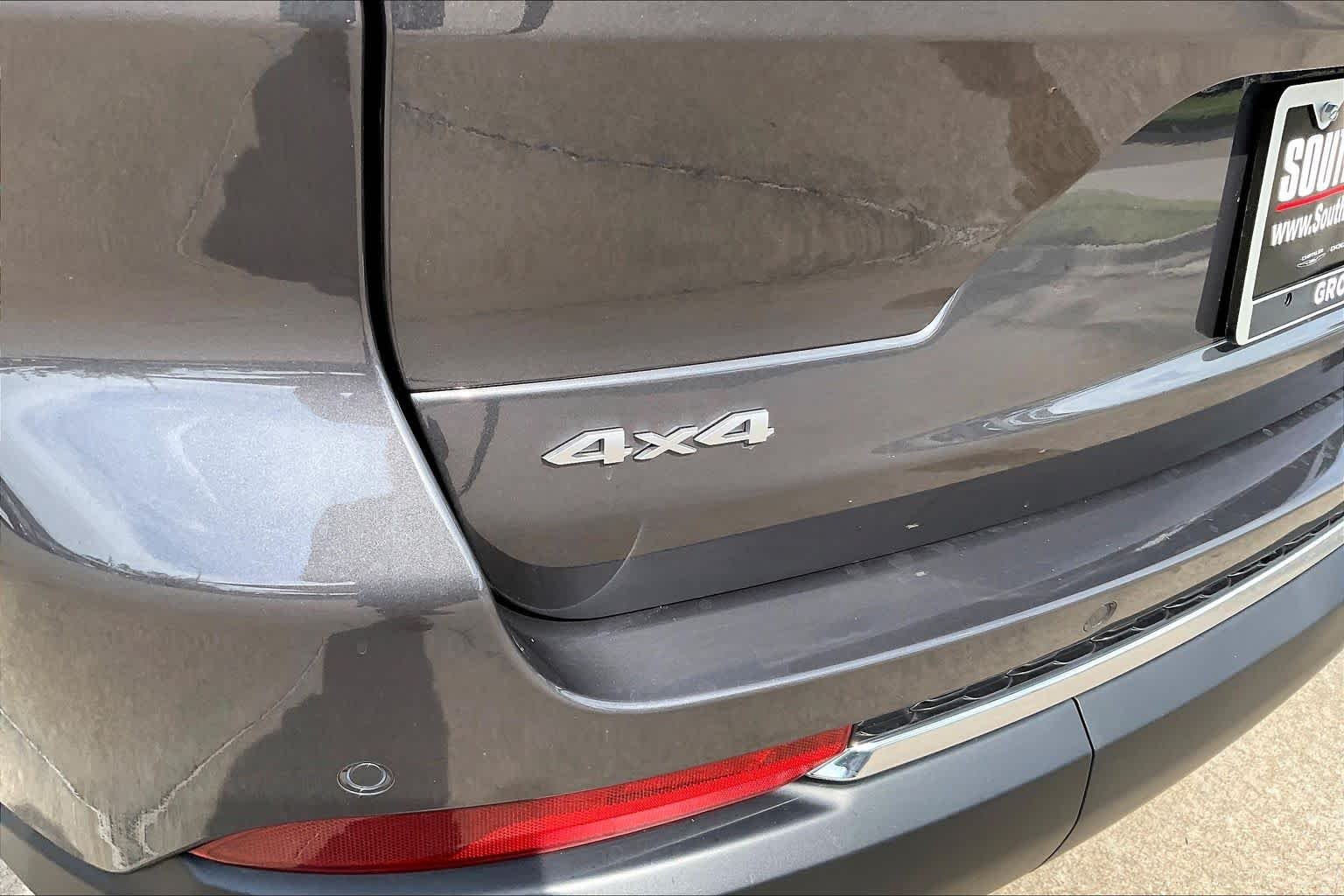 New 2026 Baltic Gray Metallic Clear-Coat Exterior Paint Jeep Laredo X image 15