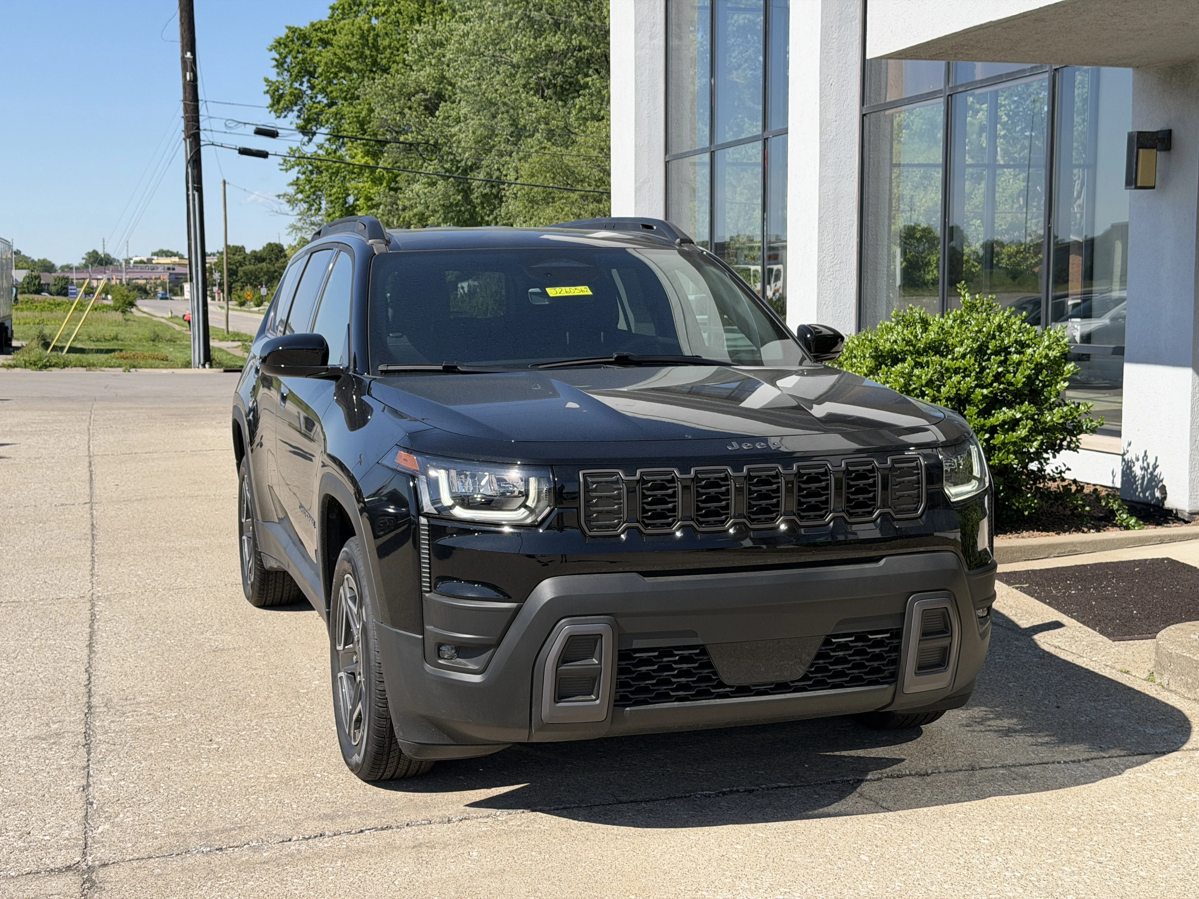 New 2026 Diamond Black Crystal Pearlcoat Jeep Laredo image 19