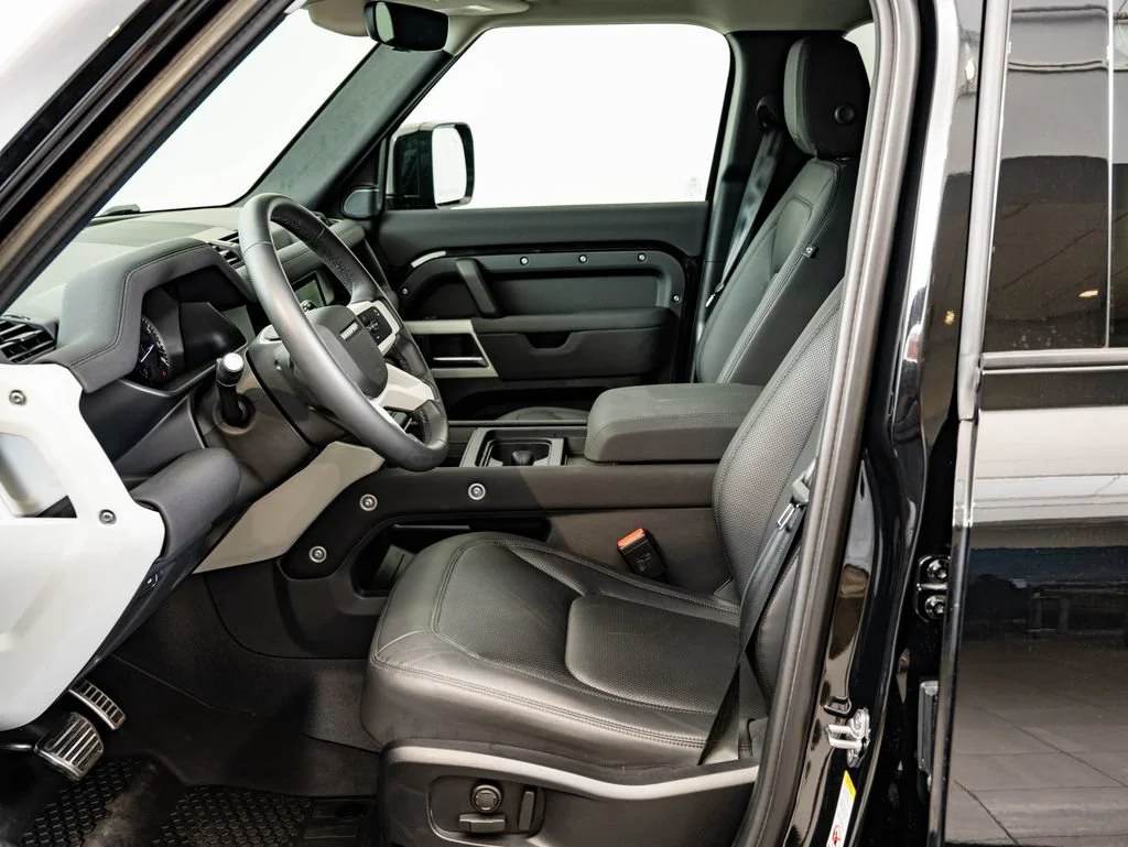 Used 2023 Black Land Rover S image 21