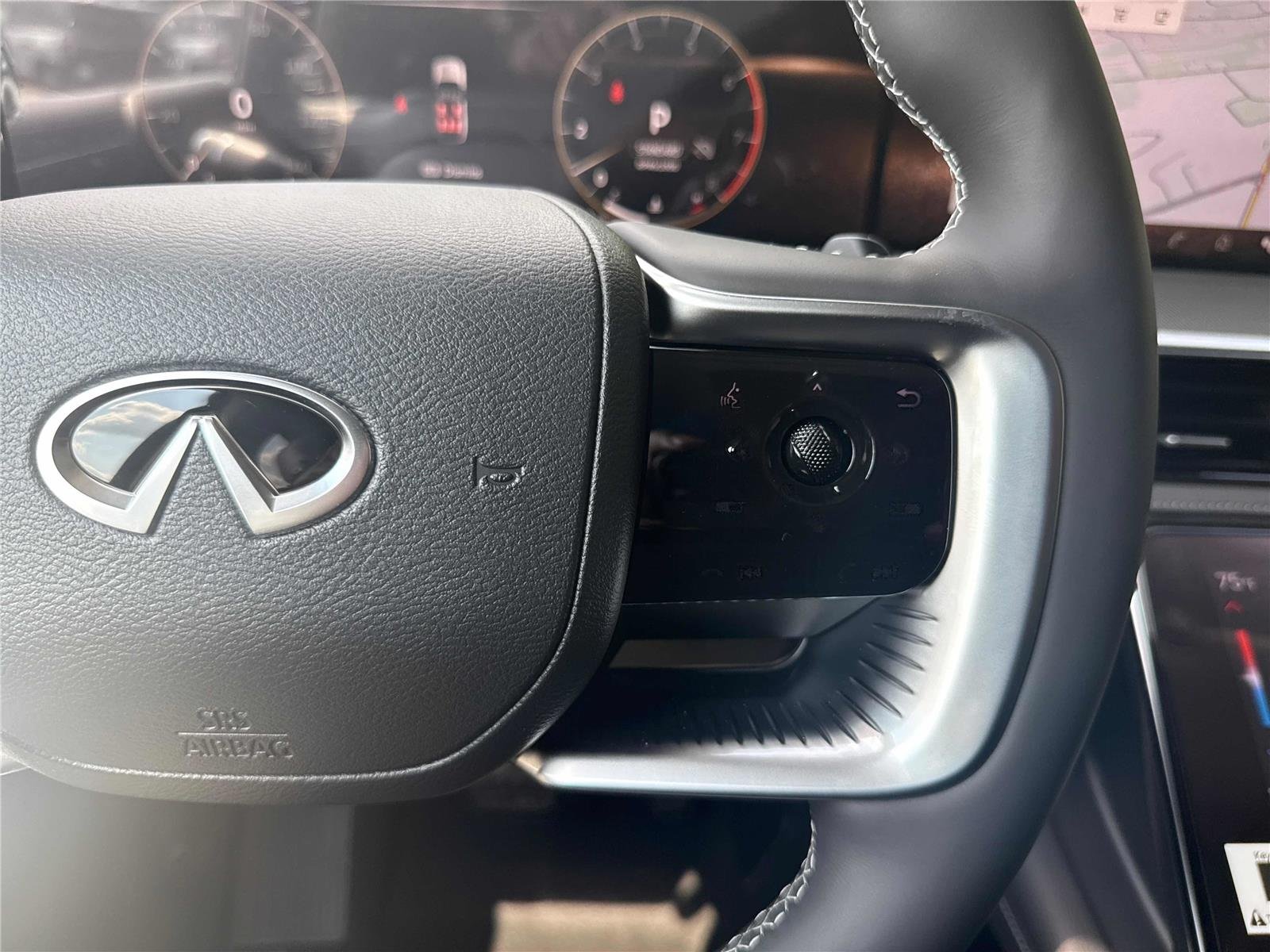New 2027 RADIANT WHITE INFINITI Luxe 2WD image 19