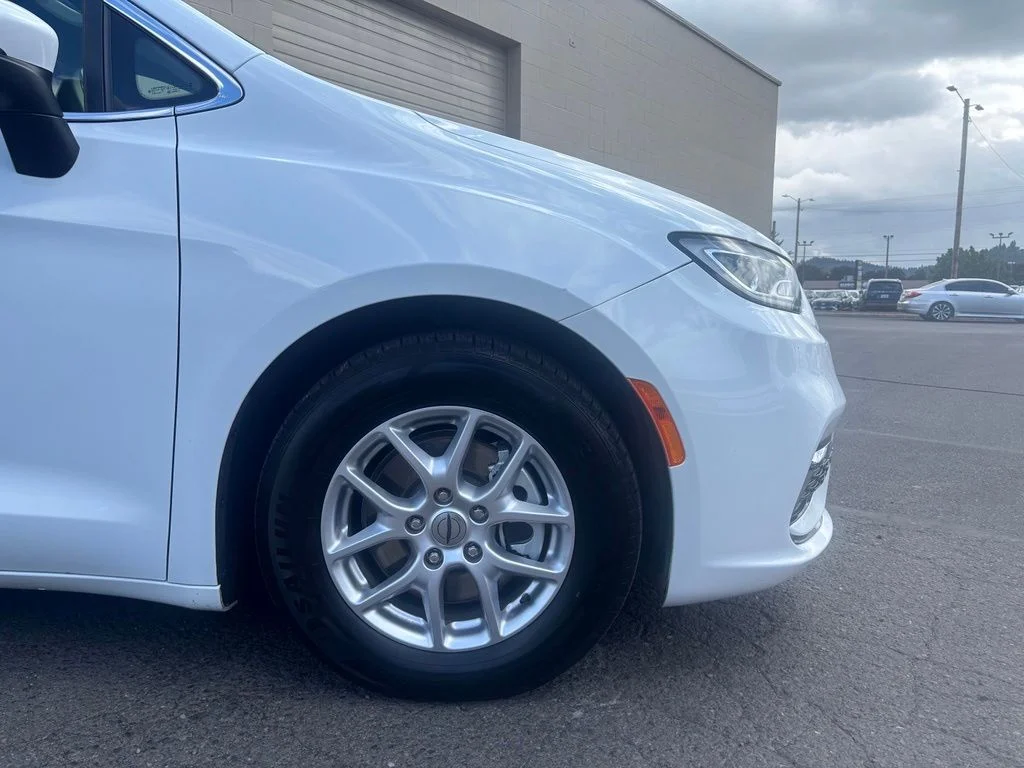 Used 2023 Bright White Clearcoat Chrysler Touring L image 2