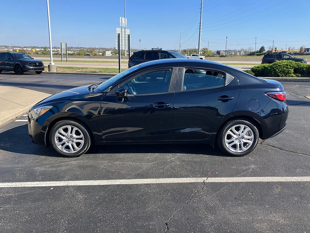 2017 Toyota Yaris iA Base, photo 6 of 6