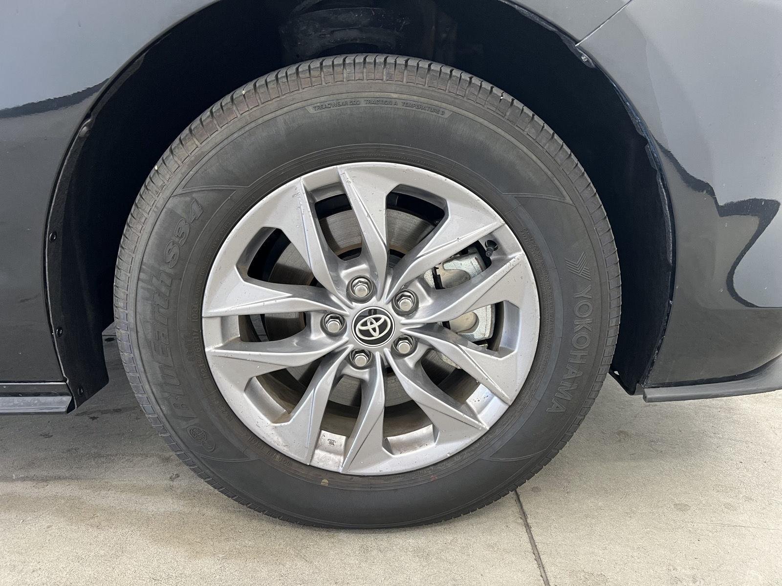 2025 Toyota Sienna LE - Photo 8