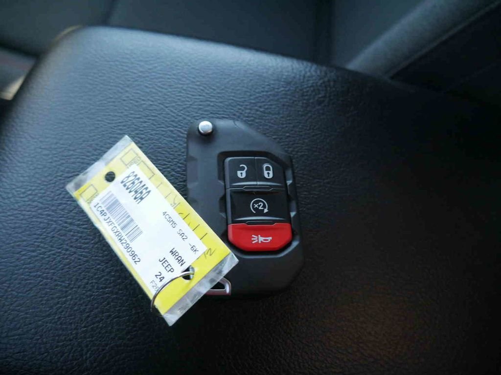 Used 2024 Silver Jeep Rubicon image 31
