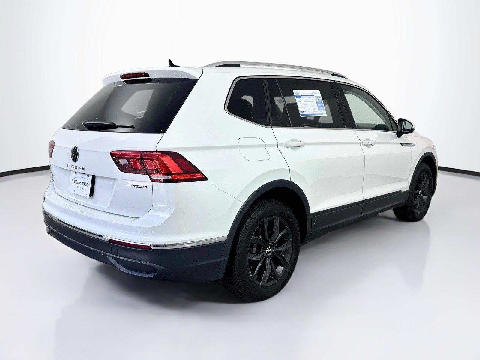 Used 2024 Pyrite Silver Metallic Volkswagen SE image 2