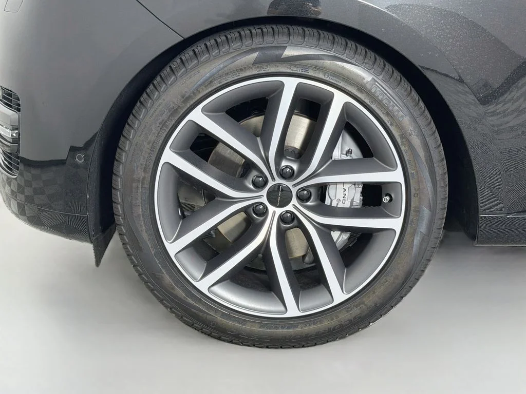 New 2026 Santorini Black Land Rover SE image 33