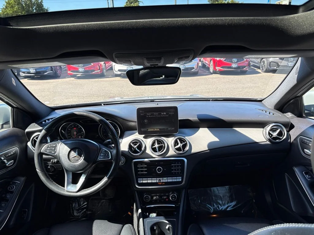 Used 2018 Silver Mercedes-Benz GLA 250 image 26