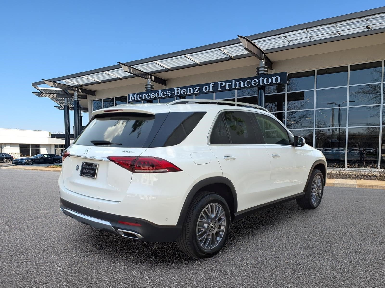 Certified Used 2022 Polar White Mercedes-Benz GLE 350 4MATIC® SUV image 3