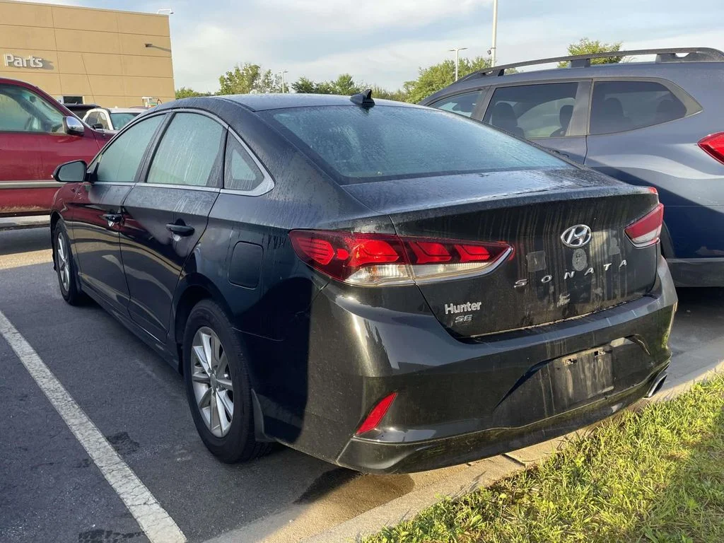 Used 2019 Phantom Black Hyundai SE image 3