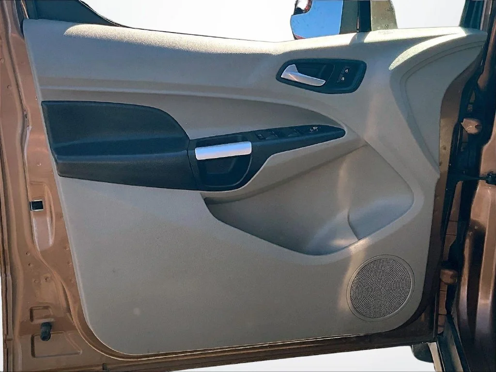 Used 2014  Ford Titanium image 22