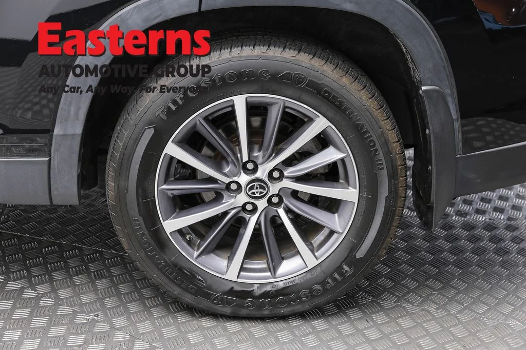 Used 2019 Black Toyota XLE image 8