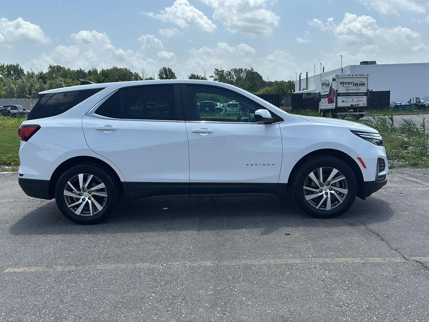 Used 2024 Summit White Chevrolet LT image 8