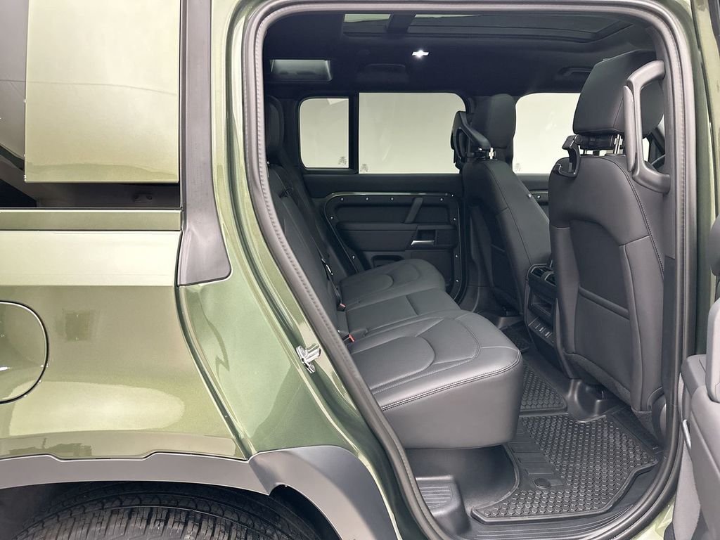 New 2026 Woolstone Green Land Rover S image 9