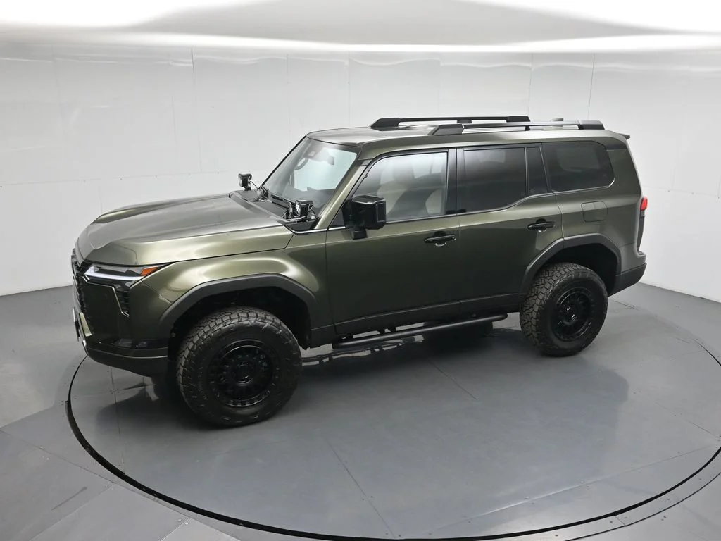 Used 2025 Green Lexus 550 Overtrail+ image 42