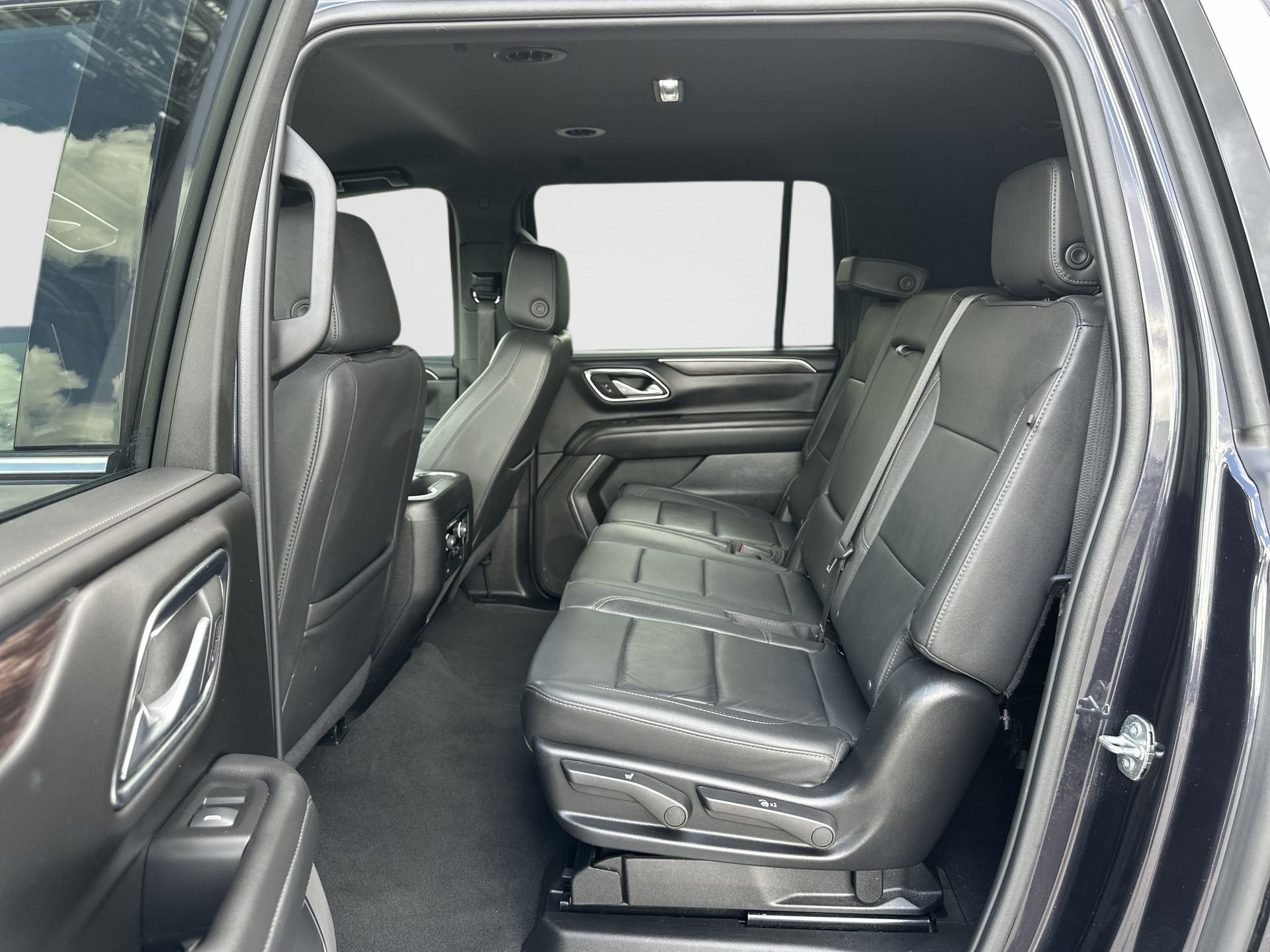 2024 Chevrolet Suburban LT - Photo 24