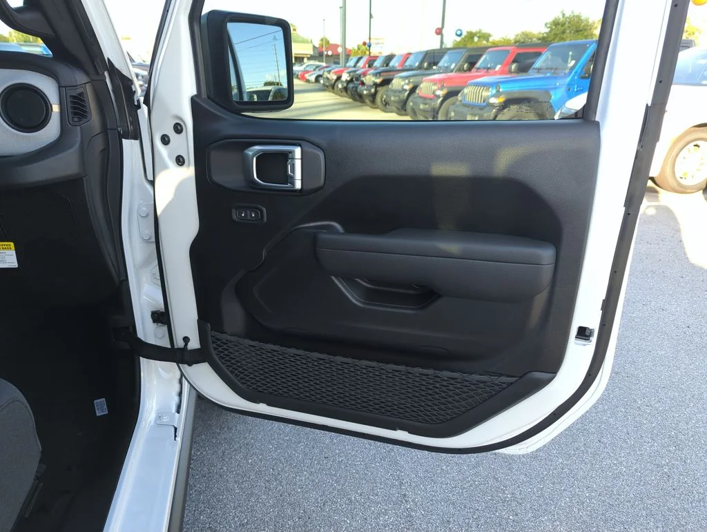 New 2026 Bright White Clear-Coat Exterior Paint Jeep Willys image 28