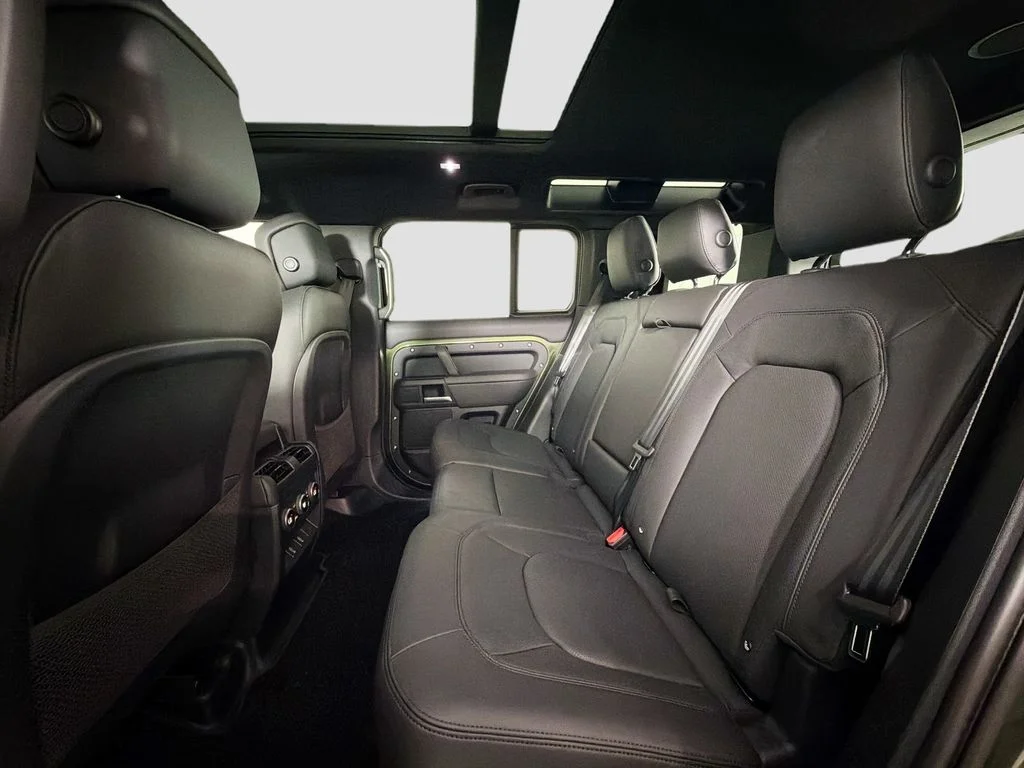 New 2026 Woolstone Green Land Rover X-Dynamic SE image 26