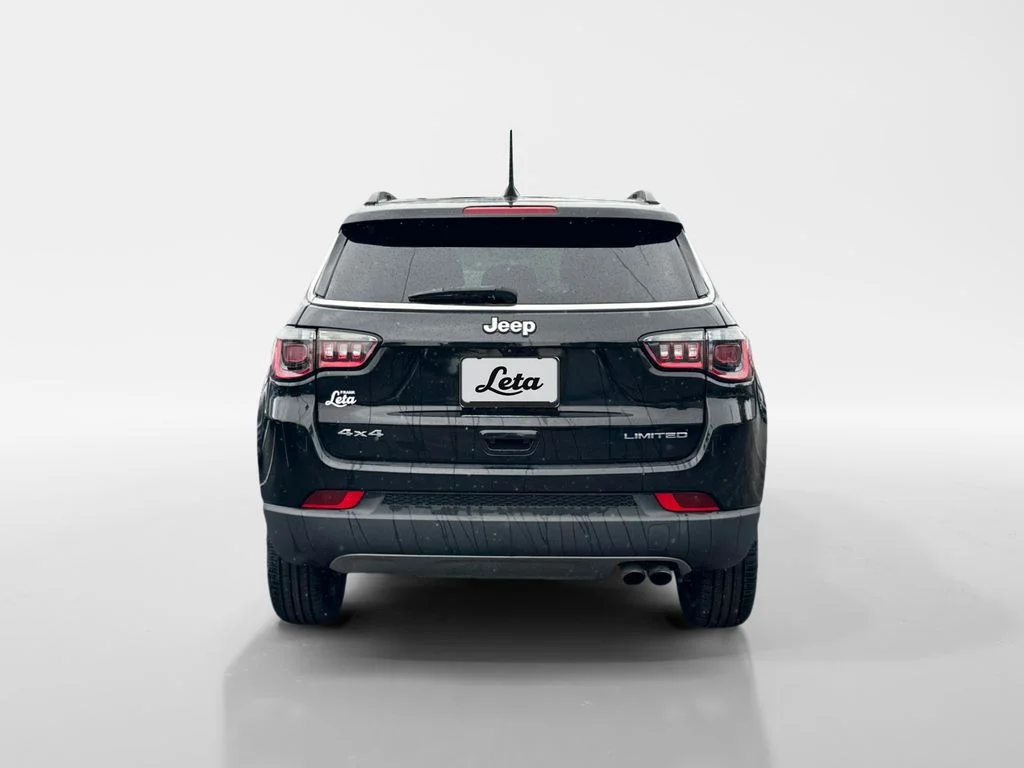 Used 2022 Diamond Black Crystal Pearlcoat Jeep Limited image 5