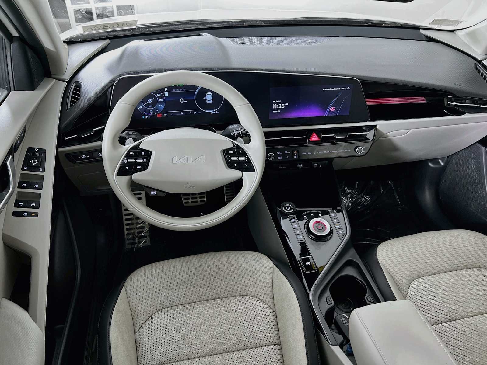 Used 2025 Snow White Pearl Kia Wave image 24