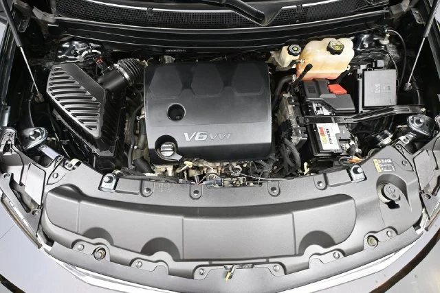 Used 2018 Gray Chevrolet 3LT image 42