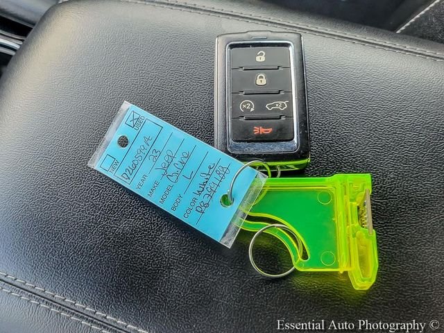 Used 2023 White/off-white Jeep Altitude image 18