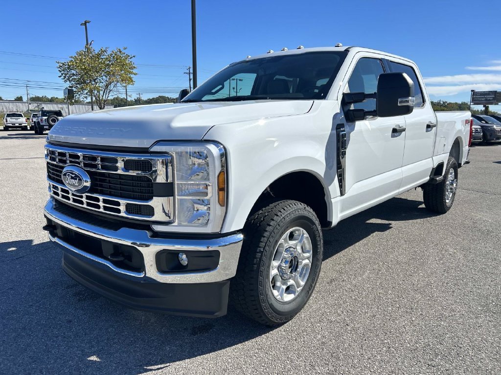 New 2027 Oxford White Ford F-250® XLT image 8