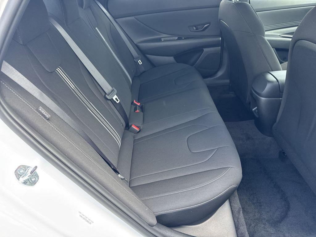 2025 Hyundai Elantra SEL - Photo 15