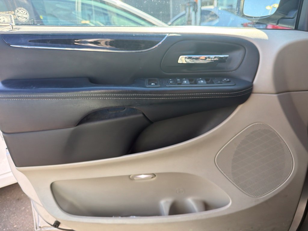 Used 2012 Silver Chrysler Touring image 21
