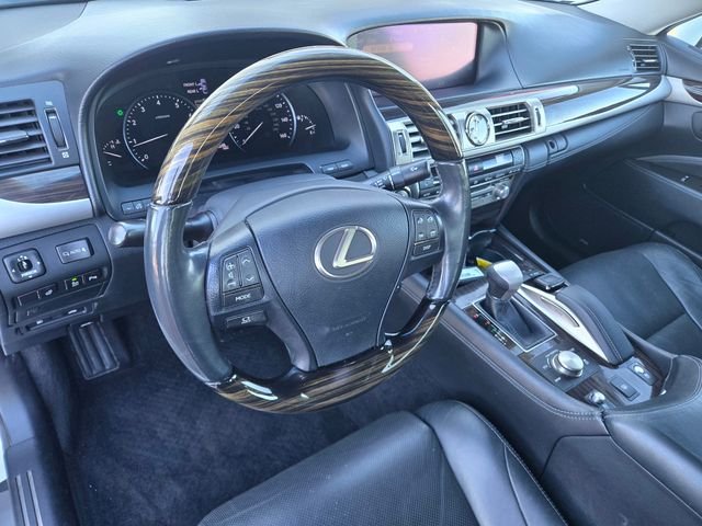 Used 2016 White Lexus 460 image 10