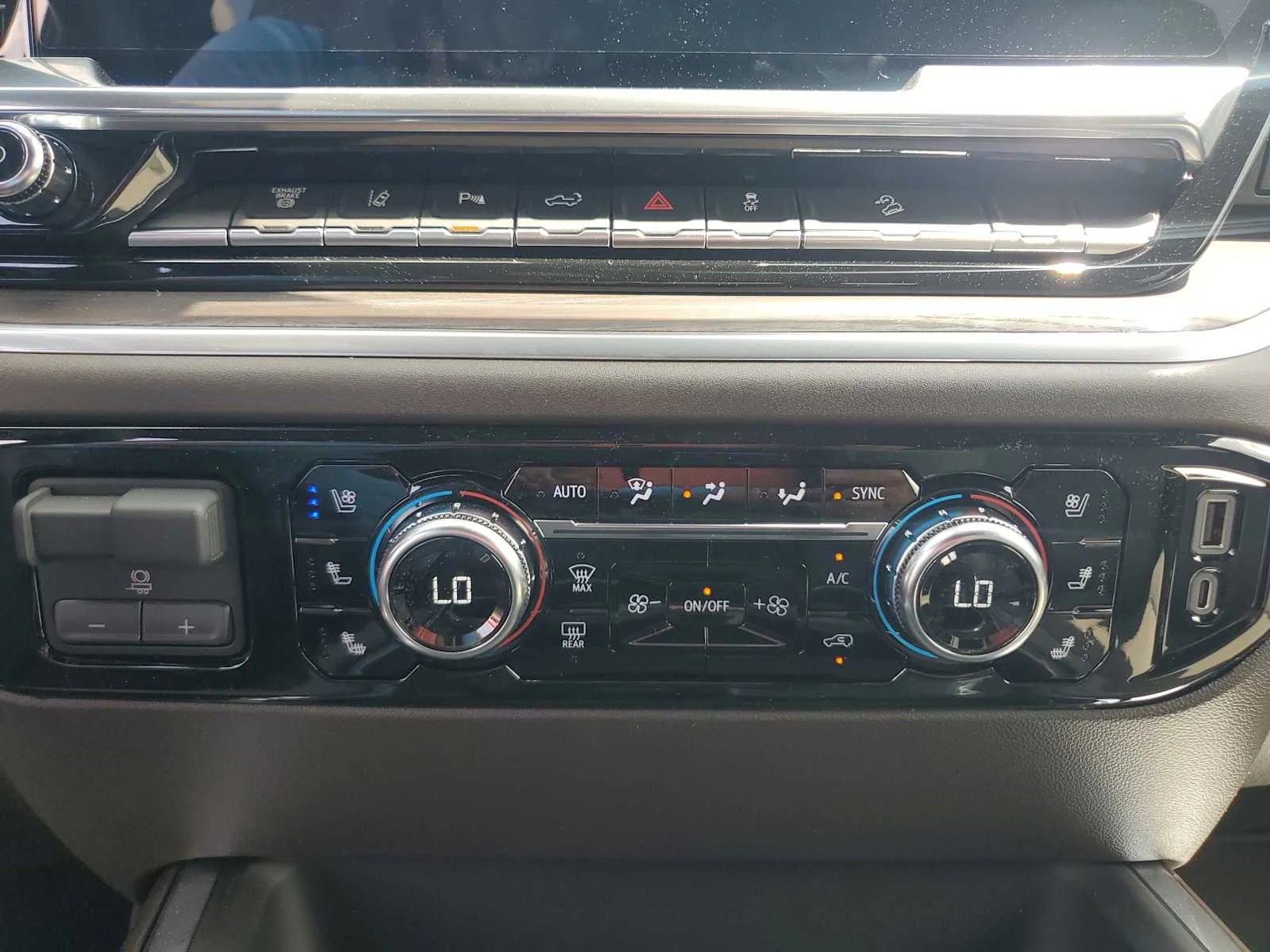 New 2026 Onyx Black GMC SLT image 26