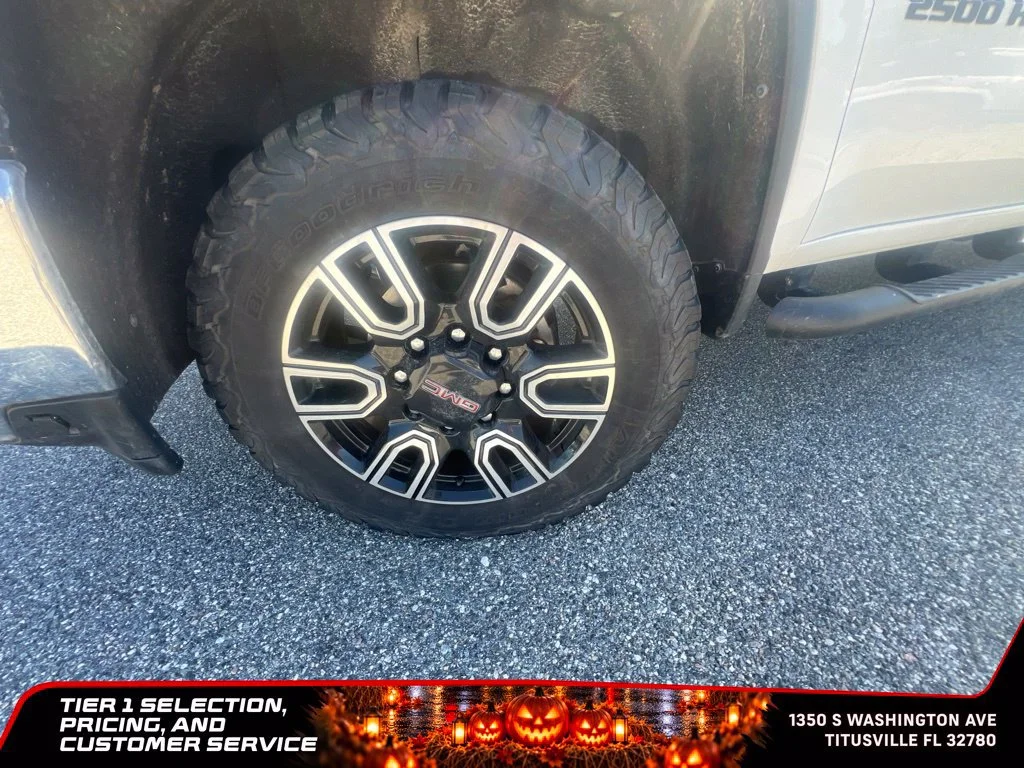 Used 2020 SUMMIT WHITE Chevrolet LT image 9